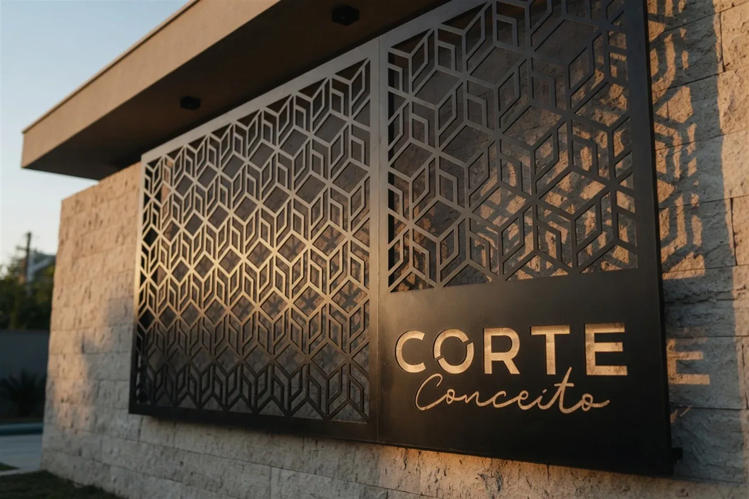 Celosía de acero cortada con láser con el logo de Corte Conceito